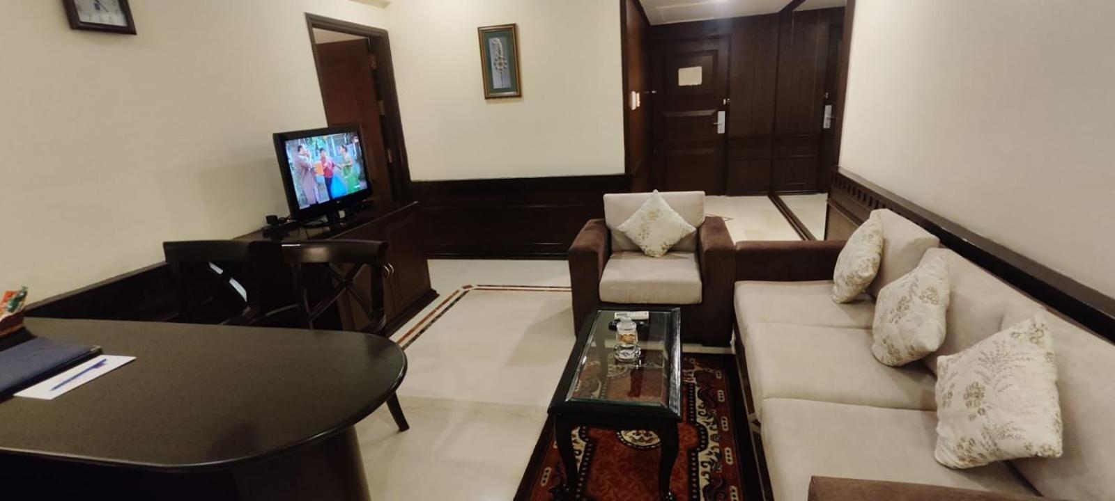 Empires Hotel Paradip Garh Экстерьер фото