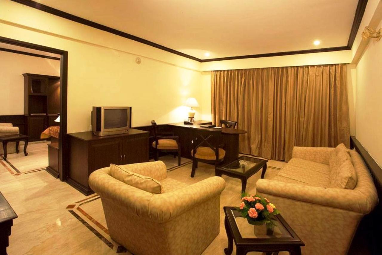 Empires Hotel Paradip Garh Экстерьер фото